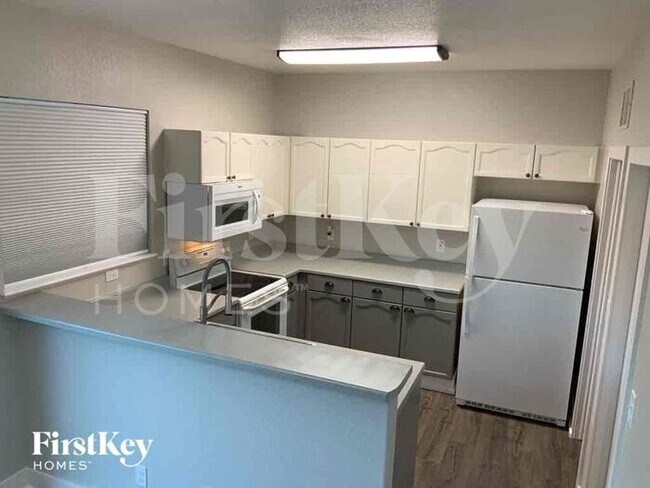 Building Photo - 6871 Kasson Dr