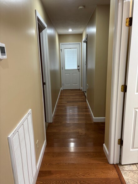 Building Photo - 710 Forest Dr