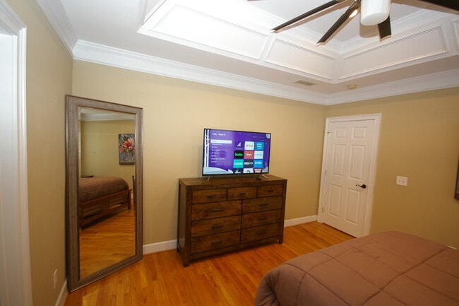 Building Photo - 865 Virginia Cir NE