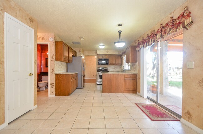 Building Photo - 8310 Hot Springs Dr