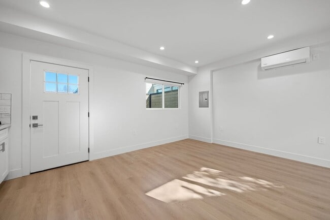 Building Photo - Charming Brand-New Detached ADU with Private Entrance & Yard!