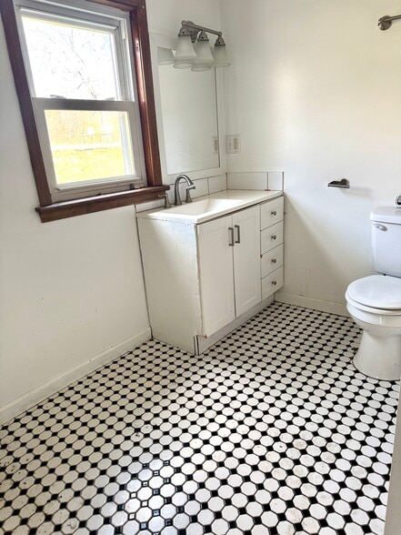 Building Photo - 640 Prospect Dr