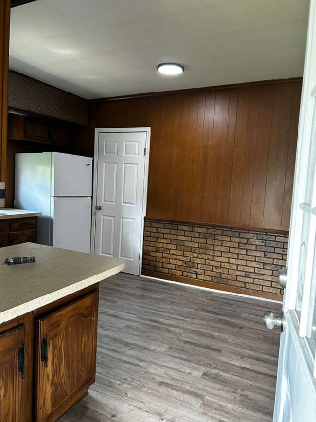 Building Photo - 41 Fallbrook St