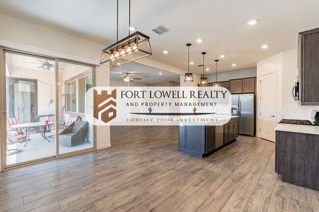 Building Photo - 3 Bedroom, 2 Bath Home near South Mountain!!