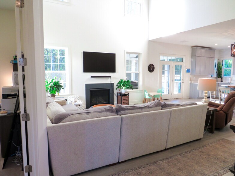 Building Photo - 24353 White Elm Pl