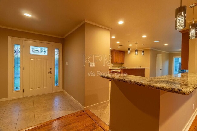 Building Photo - 1056 Cameron Way