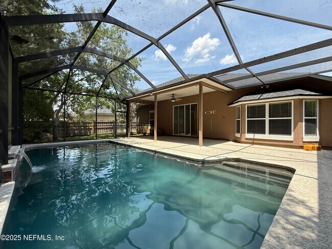 Building Photo - 12244 Lake Fern Dr