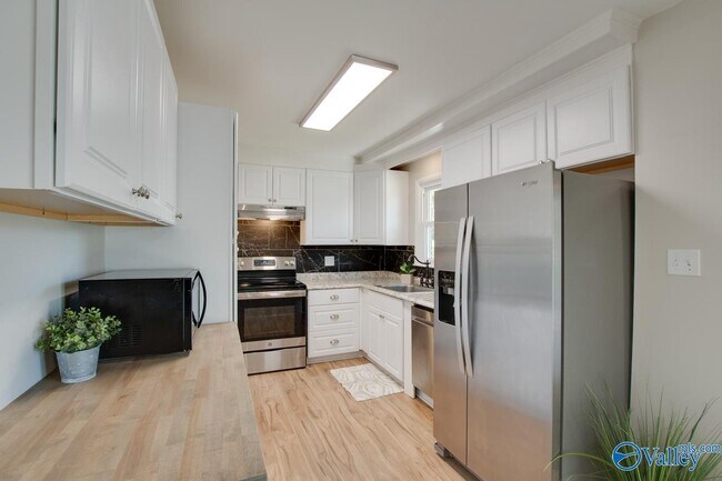 Building Photo - 803 Mead Rd NE