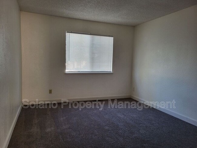 Building Photo - 1910 Grande Cir