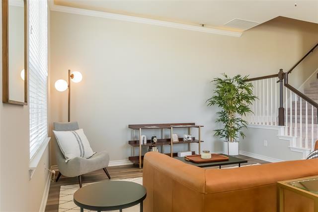 Building Photo - 2429 Carril Al Lago Dr