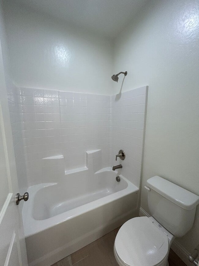 Building Photo - Northwest Visalia! Don't miss this beauty! Spacious and open 4 bedroom 2 bath!