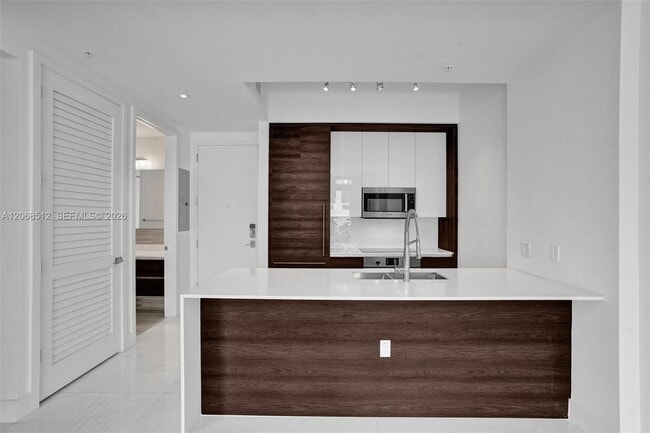 Building Photo - 301 Altara Ave
