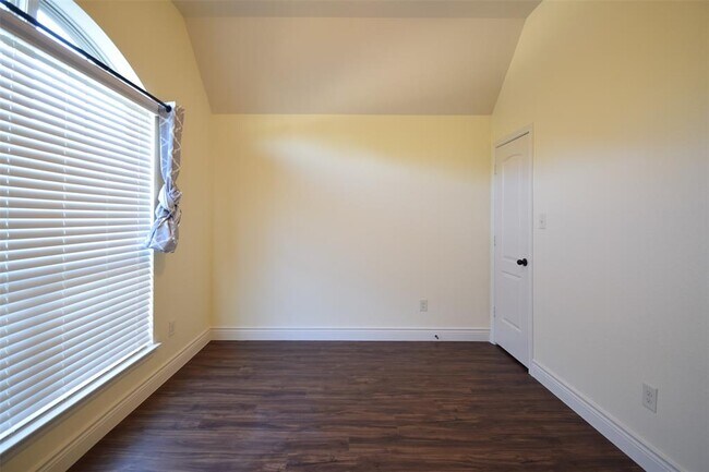 Building Photo - 27331 Balson Forest