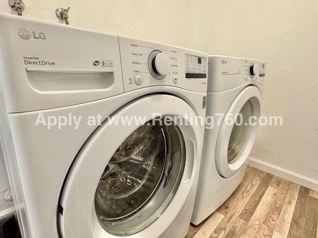 Building Photo - Furnished or Unfurnished Home With Incredi...