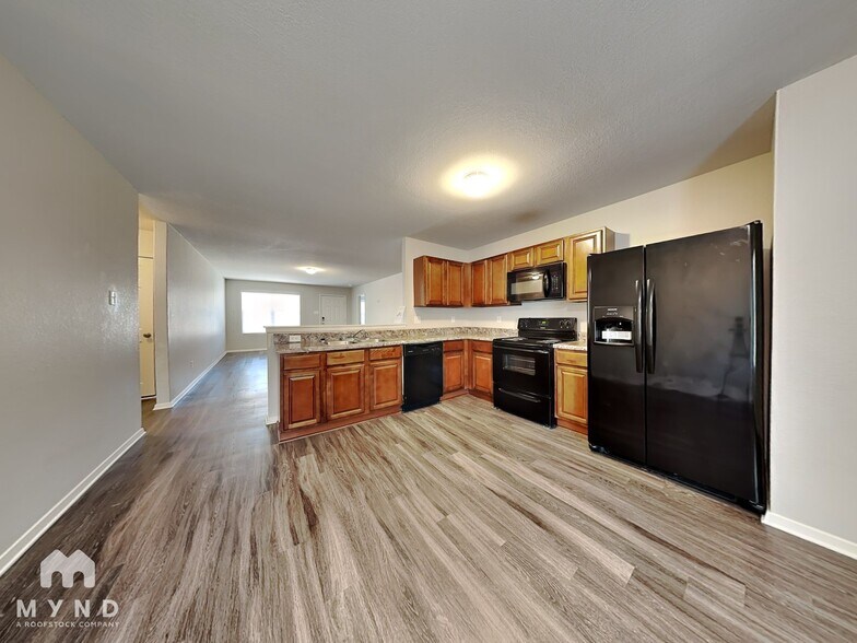 Building Photo - 9208 Pleasant Valley Dr