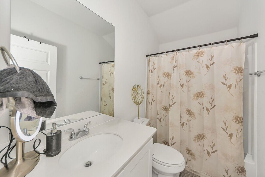 Building Photo - 2213 Pacific Ave