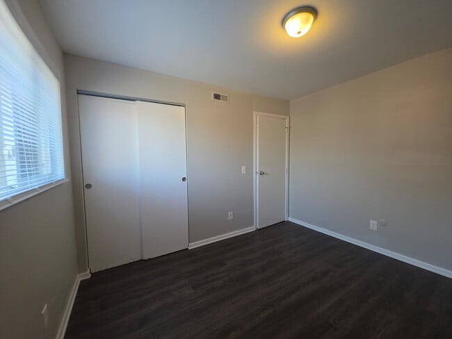 Building Photo - 1170 Bryden Rd