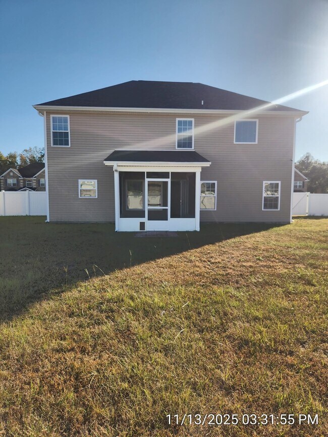 Building Photo - 641 Red Oak Ln