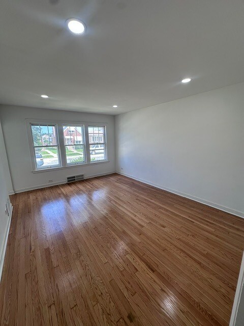 Building Photo - 6204 S McVicker Ave