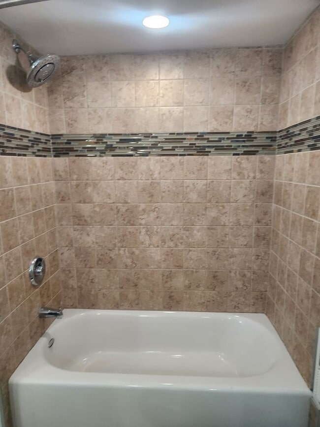 Building Photo - Beautiful 3 Br in Altoona