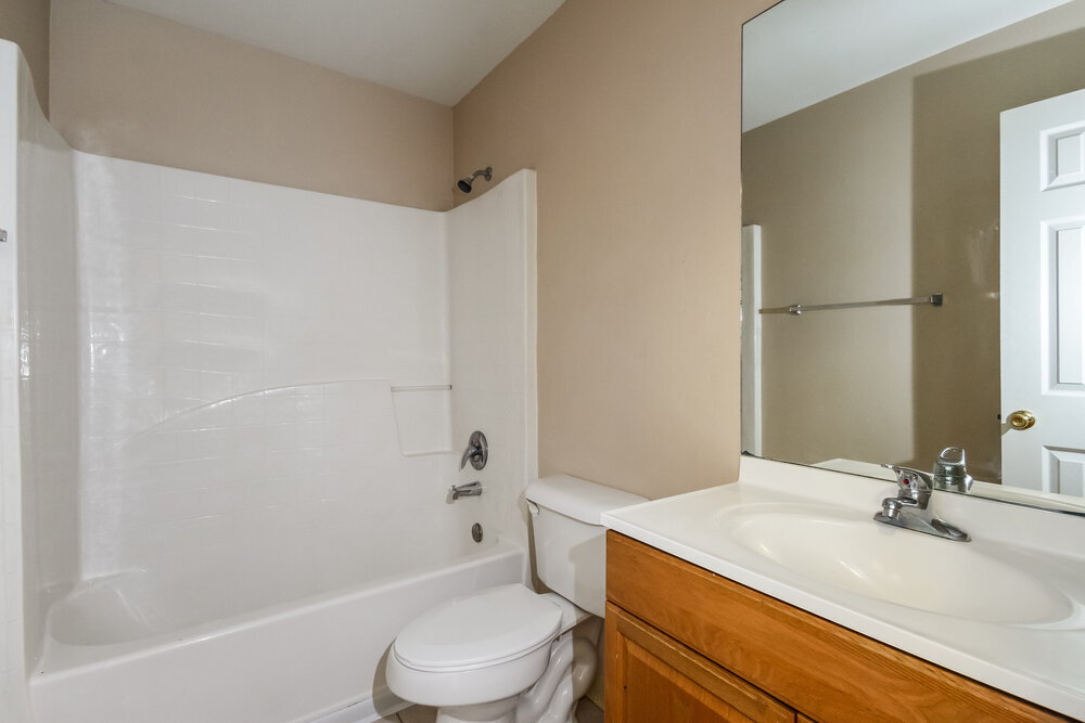 Building Photo - 5840 Lake Front Dr