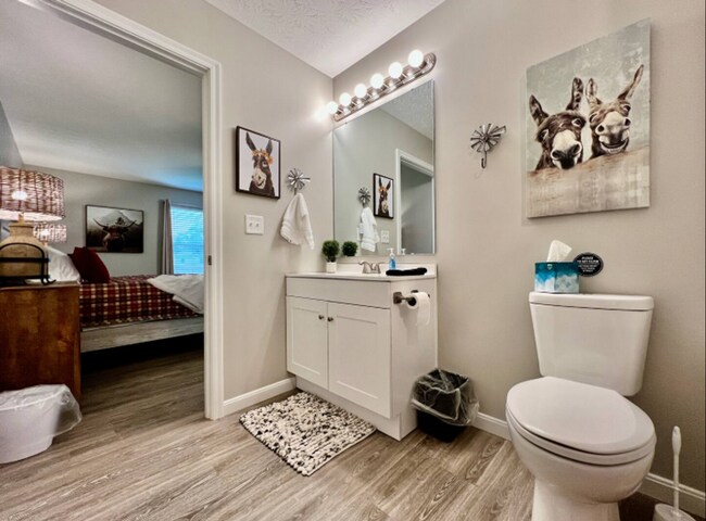 Building Photo - NEW Farmhouse Retreat Rustic decor and Cozy vibes!