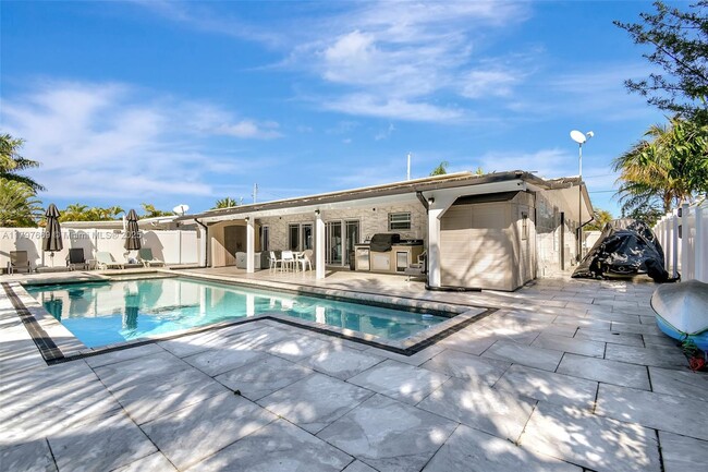 Building Photo - 2531 Gulfstream Ln