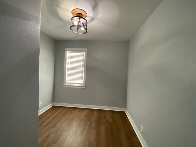 Building Photo - 2316 2nd Ave W