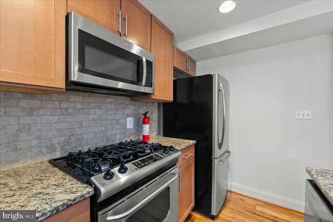 Building Photo - 739 Newton Pl NW