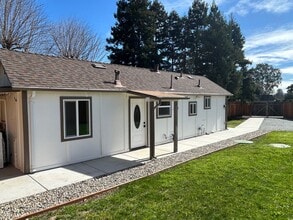 Building Photo - 1665 Chris Ln