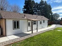 Building Photo - 1665 Chris Ln