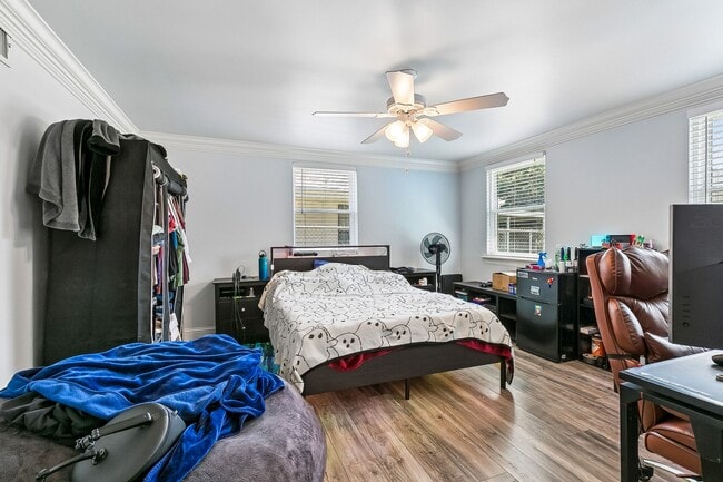 Building Photo - 8844 Fulton St