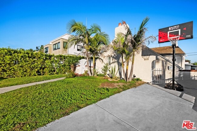 Building Photo - 1642 S Crest Dr