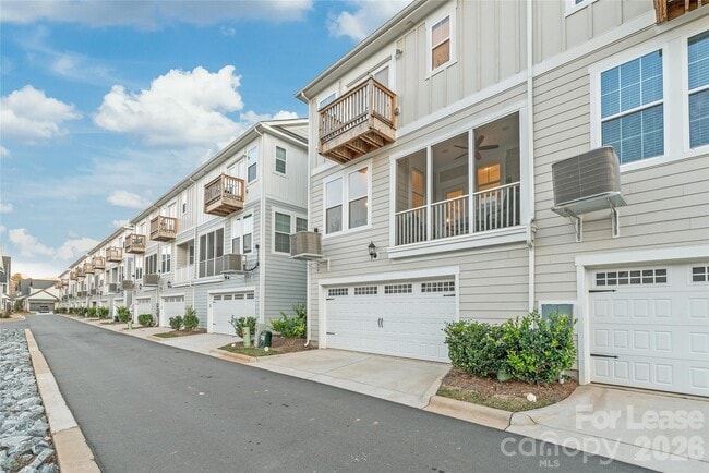 Building Photo - 554 Amalfi Dr