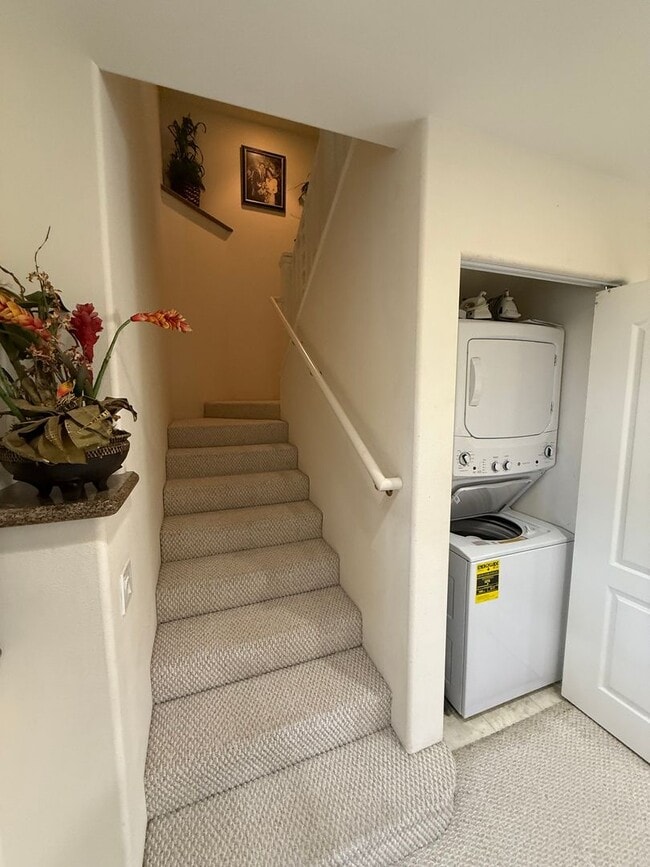 Building Photo - 2 Bedroom, 2 Bath with Full Loft in Alii C...
