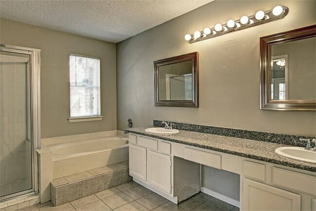 Building Photo - 11 Cottage Grove Pl