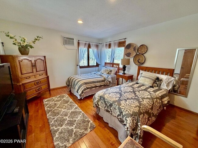 Building Photo - 811 Paddock Ct