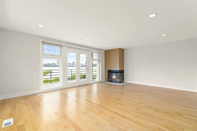 Building Photo - 6 Grand Cove Way