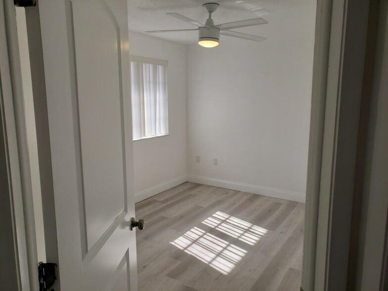 Building Photo - 18616 SW 100th Ave