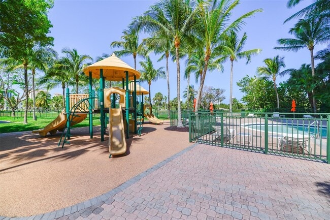 Building Photo - 19501 W Country Club Dr