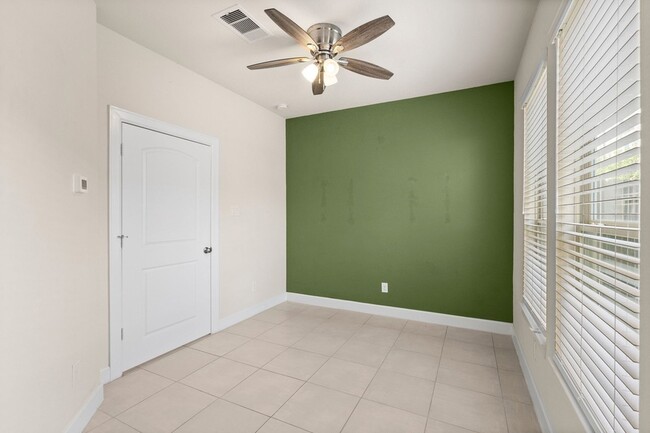 Building Photo - 2021 Cambridge Heights Pl