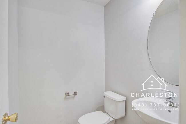 Building Photo - 230 Darcy Ave