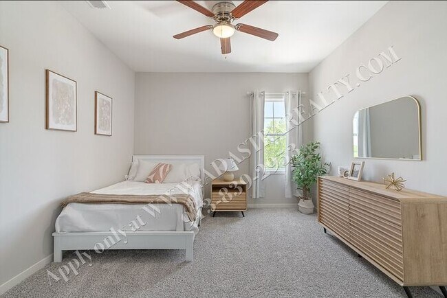 Building Photo - Brand New!! Townhome 3 Bed 2.5 Bath in Olathe-Available in JULY!!