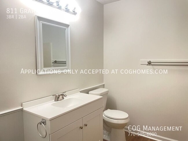 Building Photo - 811 Graham Rd