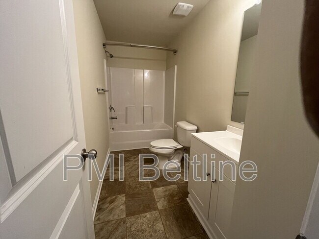 Building Photo - 5675 Laurel Ridge Cir