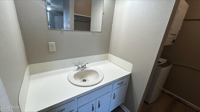 Building Photo - 3101 Highland Rd