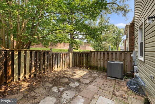 Building Photo - 4825 Nash Dr
