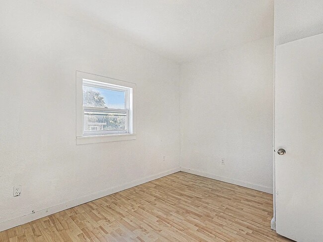 Building Photo - 703 W Dowland St