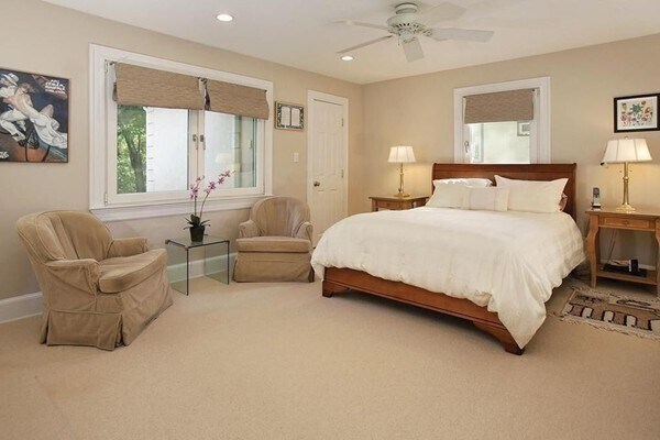 Building Photo - 580 Dedham St