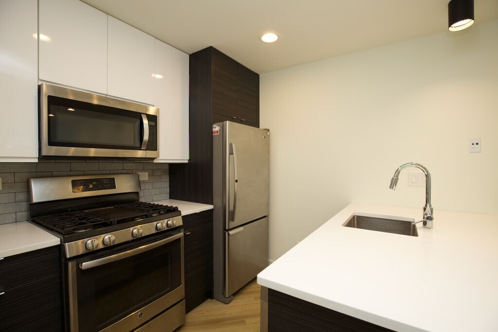 Building Photo - 843 W Grace St